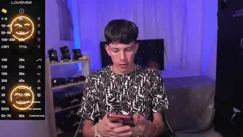 Snapshot of andrew_angels chatting on December 3, 9:39 am andrew_angels online show from December 3, 9:39 am