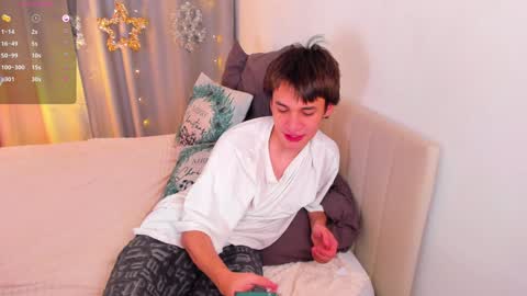 Snapshot of andrew_clar chatting on December 26, 12:49 pm Andrew online show from December 26, 12:49 pm