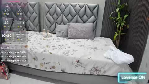 Andrew Taylor0 online show from November 13, 4:04 am