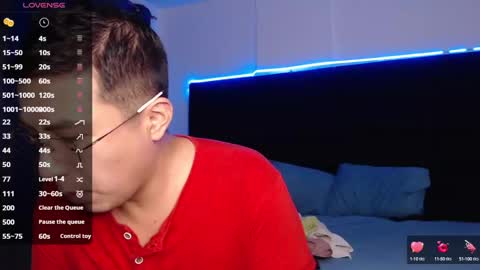 Snapshot of andrewmhilton_ chatting on March 4, 11:00 pm andrewmhilton_ online show from March 4, 11:00 pm