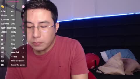 Snapshot of andrewmhilton_ chatting on February 19, 7:37 pm andrewmhilton_ online show from February 19, 7:37 pm