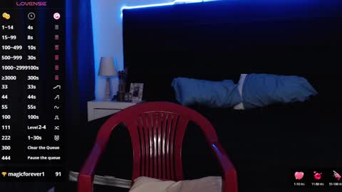 Snapshot of andrewmhilton_ chatting on February 5, 12:53 am andrewmhilton_ online show from February 5, 12:53 am
