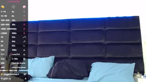 Snapshot of andrewmhilton_ chatting on February 26, 5:10 pm andrewmhilton_ online show from February 26, 5:10 pm