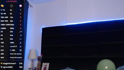 Snapshot of andrewmhilton_ chatting on February 7, 2:08 am andrewmhilton_ online show from February 7, 2:08 am
