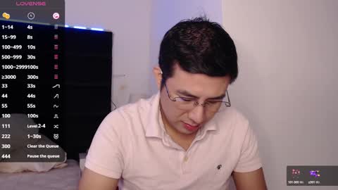 Snapshot of andrewmhilton_ chatting on February 22, 6:41 pm andrewmhilton_ online show from February 22, 6:41 pm