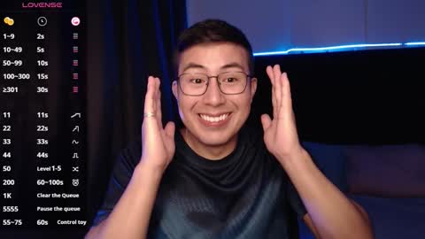 andrewmhilton_ online show from October 16, 5:07 am