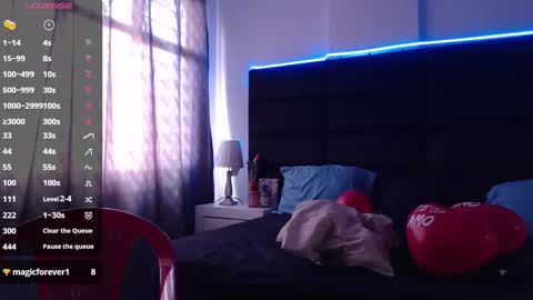 Snapshot of andrewmhilton_ chatting on February 18, 6:37 pm andrewmhilton_ online show from February 18, 6:37 pm