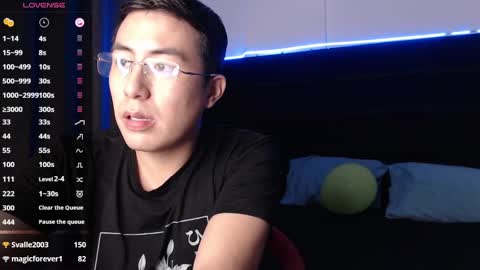 Snapshot of andrewmhilton_ chatting on February 11, 11:33 pm andrewmhilton_ online show from February 11, 11:33 pm
