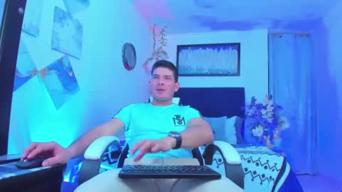 Snapshot of andrewstelee chatting on February 26, 3:03 am andrewstelee online show from February 26, 3:03 am