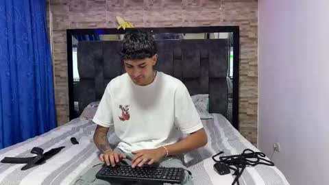 Andresuki online show from November 18, 3:09 am