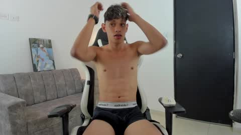 Snapshot of andy_bigcock01 chatting on February 8, 3:52 am andy_bigcock01 online show from February 8, 3:52 am