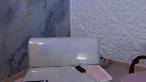 andy_dan1 online show from April 6, 9:05 pm