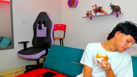 Snapshot of andy_dan1 chatting on October 12, 5:37 pm andy_dan1 online show from October 12, 5:37 pm
