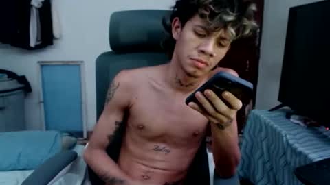 andy_dan1 online show from May 30, 10:02 am