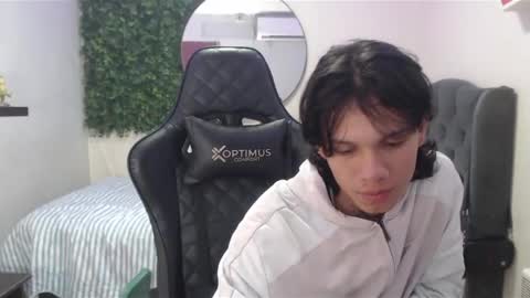 Snapshot of andy_dan1 chatting on January 22, 2:14 pm andy_dan1 online show from January 22, 2:14 pm