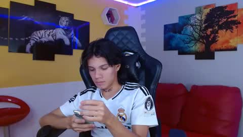 Snapshot of andy_dan1 chatting on February 7, 8:20 pm andy_dan1 online show from February 7, 8:20 pm