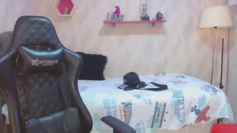 Snapshot of andy_dan1 chatting on February 13, 7:21 pm andy_dan1 online show from February 13, 7:21 pm