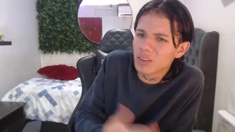 Snapshot of andy_dan1 chatting on February 2, 1:52 pm andy_dan1 online show from February 2, 1:52 pm