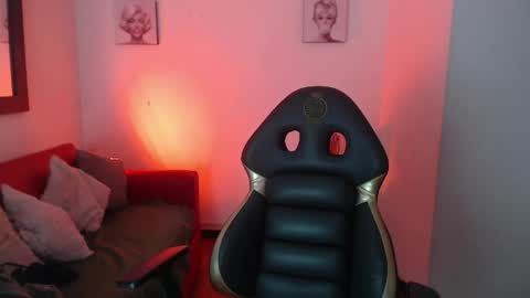 andy_eagleton_20 online show from April 8, 3:42 am