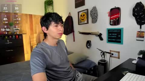 Snapshot of andy_guez_11 chatting on March 5, 10:00 am andy_guez_11 online show from March 5, 10:00 am