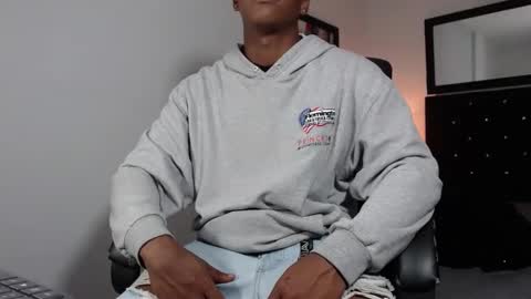 andy_smith333 online show from March 9, 11:35 pm