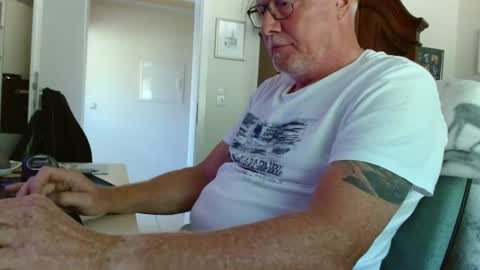 andyb1803 online show from July 28, 1:54 pm