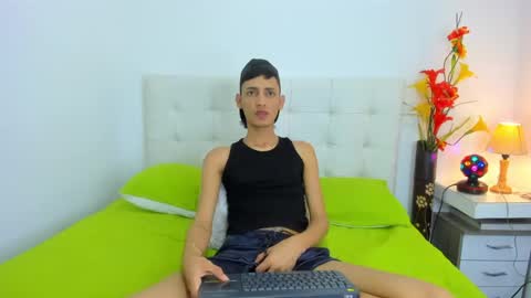 Snapshot of andyshaaw chatting on September 12, 2:19 pm Andy Shaw online show from September 12, 2:19 pm