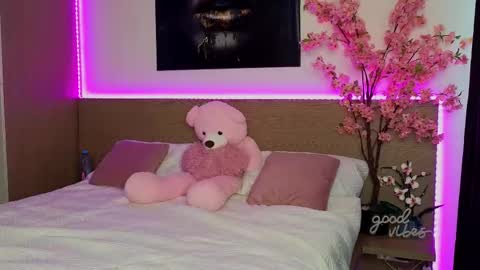 Snapshot of anexxblondie chatting on March 10, 1:00 pm Ane online show from March 10, 1:00 pm