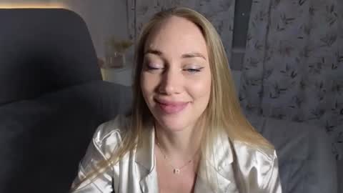 angel  blonde  online show from October 10, 6:25 pm