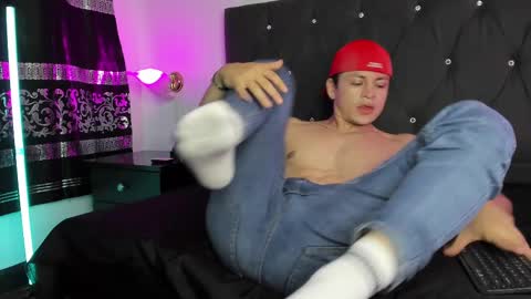 Snapshot of angel_cuervo chatting on March 11, 12:39 pm Angel Cuervo online show from March 11, 12:39 pm
