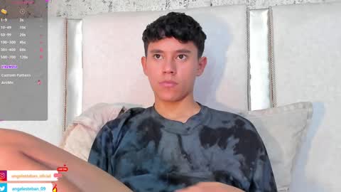 Snapshot of angel_esteban_fx chatting on February 22, 10:29 am ngel Esteban online show from February 22, 10:29 am