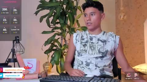 Snapshot of angel_esteban_fx chatting on February 1, 10:26 am ngel Esteban online show from February 1, 10:26 am