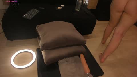 Viktoria online show from December 5, 9:00 am