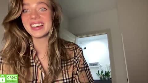 Snapshot of angel_from_sky chatting on March 3, 1:56 pm Greetings Jess online show from March 3, 1:56 pm
