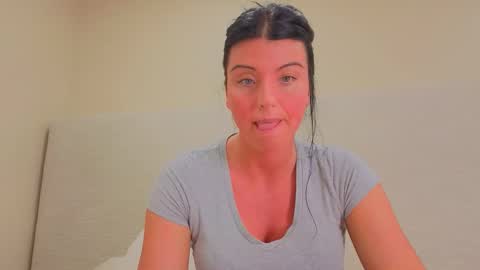 angel_ique online show from April 4, 5:58 am