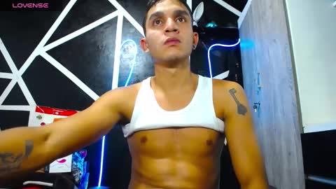 Snapshot of angel_latinboy chatting on February 17, 10:38 pm Angel online show from February 17, 10:38 pm