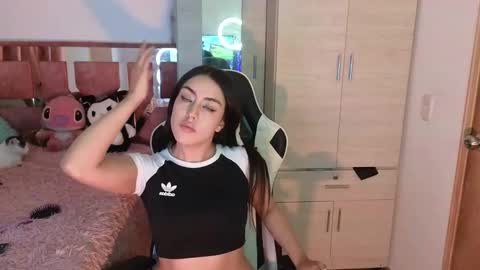 Snapshot of angel_lusst chatting on December 25, 7:14 am angeline online show from December 25, 7:14 am