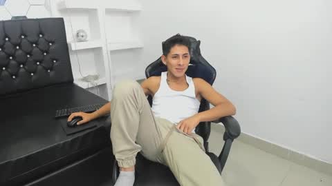 Angel Medina online show from March 11, 6:30 pm