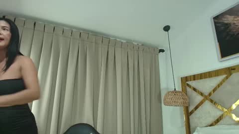 Nicolle  online show from February 3, 11:14 am