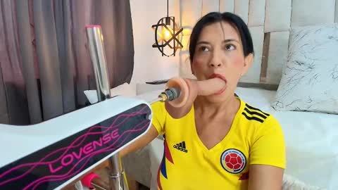 Nicolle  online show from October 17, 11:58 am