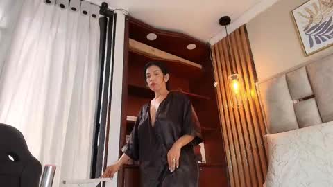 Nicolle  online show from October 2, 2:49 pm