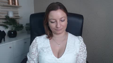 Angela online show from December 5, 7:29 am