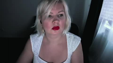 glow online show from April 3, 1:40 pm