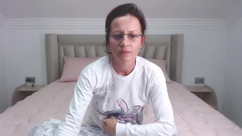 angelcat001 online show from October 16, 5:45 pm