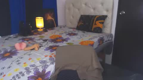 Snapshot of angelcumfallen chatting on January 29, 1:05 am Angel online show from January 29, 1:05 am