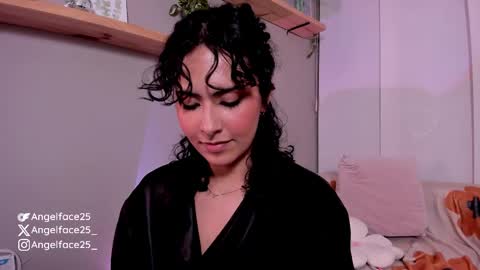 Snapshot of angelface25_ chatting on March 1, 2:59 am . online show from March 1, 2:59 am
