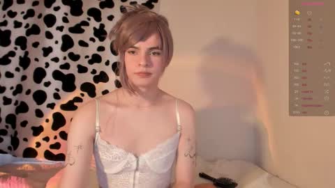 Angel Fiore online show from September 29, 5:23 pm