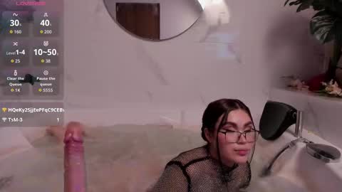 Snapshot of angelicaadams2 chatting on September 13, 11:40 pm Angelica online show from September 13, 11:40 pm
