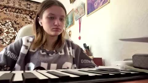Lina online show from October 10, 8:31 am