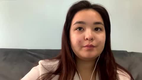 Kira is here now  help me get 50 thumbs up pls  online show from March 25, 8:32 am